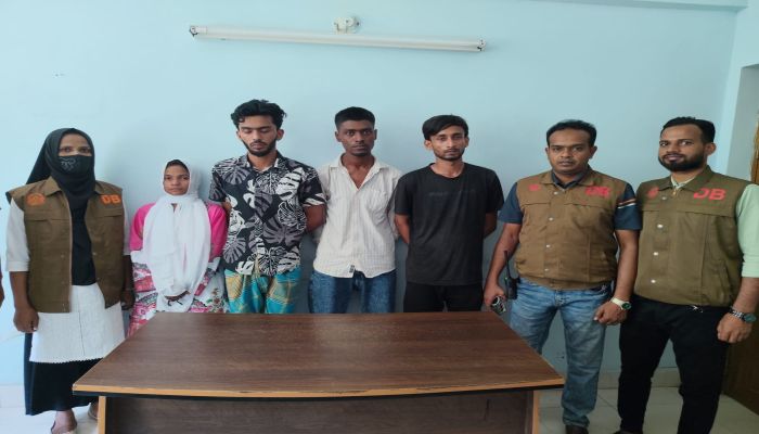 লক্ষ্মীপুরে নারী দিয়ে ফাঁদ পেতে জিম্মি: ৪ জন গ্রেপ্তার