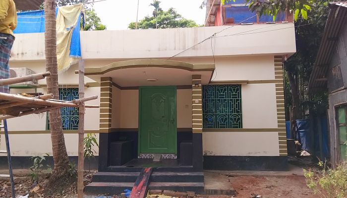 লক্ষ্মীপুরে জমি বিরোধে ‘গায়েবি’ লুটপাট মামলা: চারজনকে ফাঁসানোর অভিযোগ