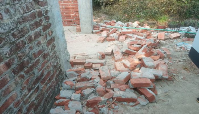 চকরিয়ায় সহোদর ভাইয়ের বিরুদ্ধে বসতঘরে ভাঙচুর ও প্রাণনাশের হুমকির অভিযোগ