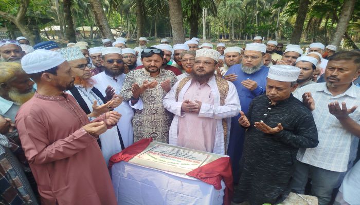 ষাটগম্বুজ বায়তুশশরফ হিফয খানার ভিত্তি প্রস্তর স্থাপন করলেন পীর সাহেব আব্দুল হাই নদভী