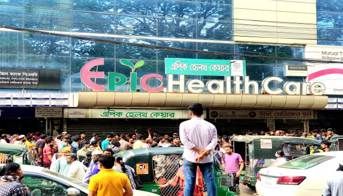 টেম্পু রাখা নিয়ে চালক-নিরাপত্তাকর্মী সংঘর্ষ: সেবা বন্ধ রেখে বিপাকে রোগীরা