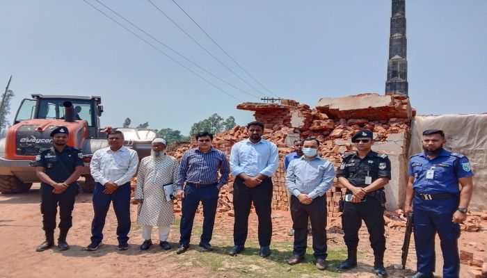 মিঠাপুকুরে অবৈধ ইটভাটায় অভিযান   সাড়ে ১৫ লাখ টাকা জরিমানা 