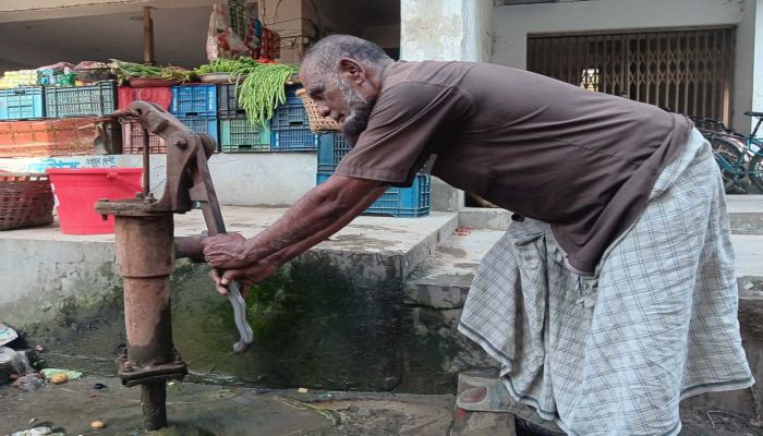 ‎লোডশেডিং ও সুপেয় পানির অভাবে ফেনীর  সোনাগাজীতে জনভোগান্তি চরমে