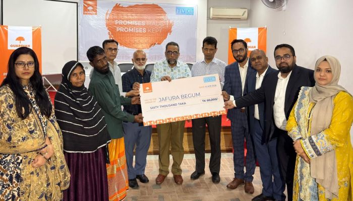 গার্ডিয়ান লাইফের সহায়তায় ঋণমুক্ত দুই পরিবার