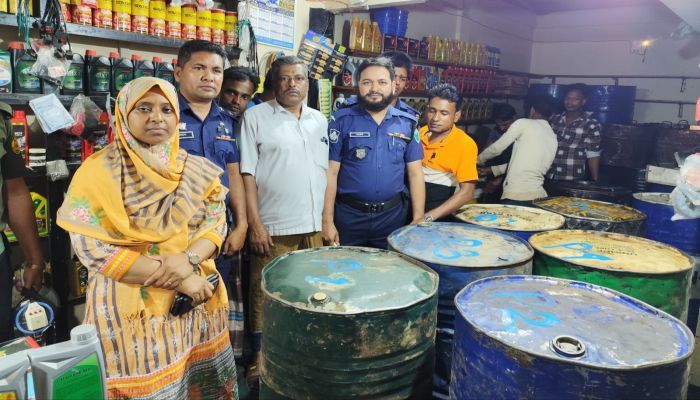 জুড়ীতে গোপন অভিযানে ১৪’শ লিটার অবৈধ জ্বালানি তেল জব্দজুড়ীতে গোপন অভিযানে ১৪’শ লিটার অবৈধ জ্বালানি তেল জব্দ