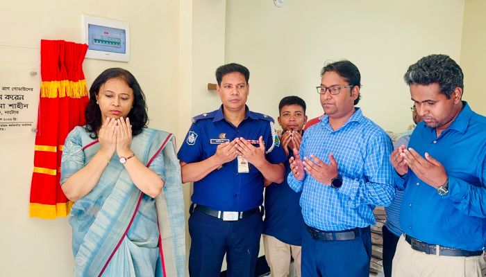 সিংড়ায় ত্রাণ গোডাউনের উদ্বোধন করলেন জেলা প্রশাসক