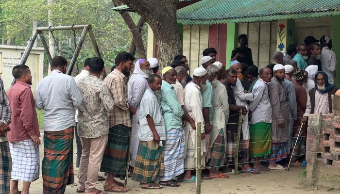 শেরপুর-৩ আসনে উৎসবমুখর পরিবেশে  চলছে ভোটগ্রহণ