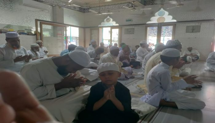 পুরান ঢাকার নারিন্দায় সাংবাদিক মোস্তাকের মায়ের সুস্থতার জন্য দোয়া মাহফিল অনুষ্ঠিত 