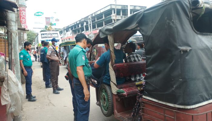 শ্রমিক সংঘর্ষে হয়েছে বিস্ফোরক মামলা; টার্মিনাল ঘিরে চলছে পুলিশের নজরদারি 