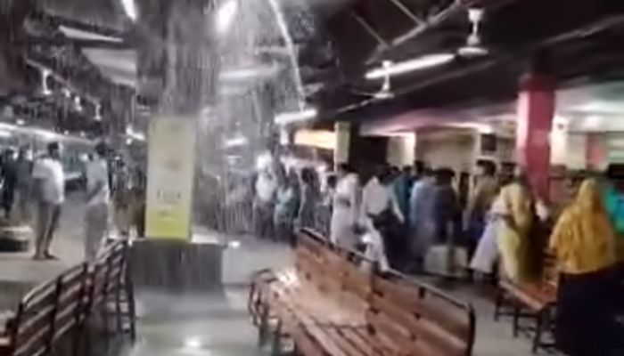 বৃষ্টি এলেই রংপুর স্টেশনের প্লাটফর্মে পানি বিড়ম্বনায় যাত্রীরা