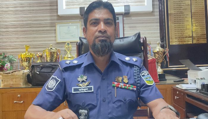 আইন-শৃঙ্খলা নিয়ন্ত্রণে নজরকাড়া সাফল্য: নেত্রকোনা এসপি তরিকুল ইসলামের নেতৃত্বে অপরাধ কমেছে