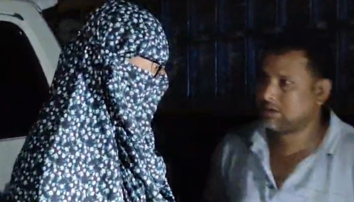 নারী সেজে তেল নিতে গিয়ে ধরা খেলেন যুবক