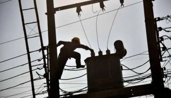 বিদ্যুৎ সংকট ও তাপদাহে বিপর্যস্ত ঈশ্বরদী: ফসল নষ্ট, দুর্ভোগে রোগী-পরীক্ষার্থী