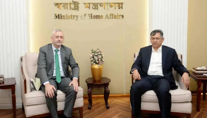 স্বরাষ্ট্রমন্ত্রীর সঙ্গে ইইউ দূতের সাক্ষাৎ : পুলিশ সংস্কার নিয়ে আলোচনা