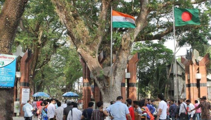 বেনাপোল-পেট্রাপোল ৩ দিন যাতায়াত বন্ধ, আটকা তিন শতাধিক পাসপোর্টধারী