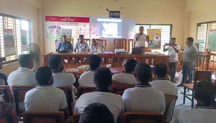 টেকসই কৃষি ও জনস্বাস্থ্য সুরক্ষায় কৃষক কর্মশালা অনুষ্ঠিত