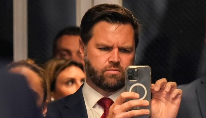 ২১ ঘণ্টার বৈঠকে ১২ বার ট্রাম্পকে ফোন করেছিলেন ভ্যান্স