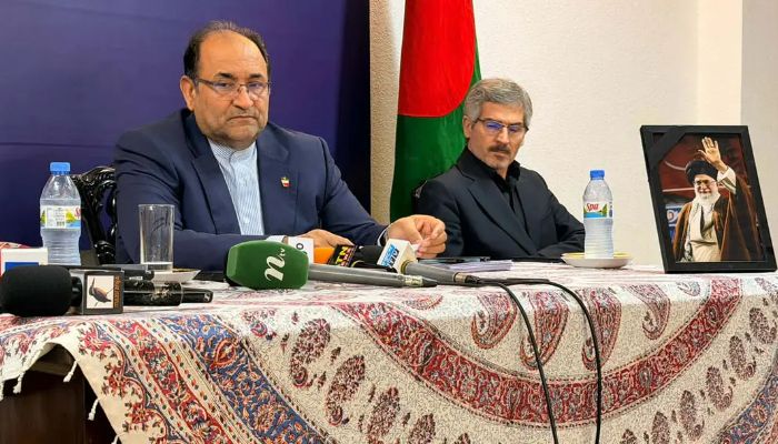 আমেরিকা যুদ্ধ থেকে পালানোর পথ খুঁজছে : ইরানি রাষ্ট্রদূত