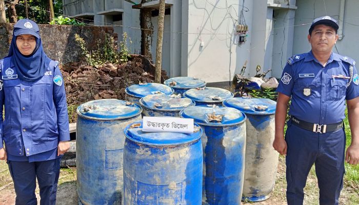 গোপন মজুদের ফাঁস: রামগতির খালে ১৩৬০ লিটার ডিজেল উদ্ধার