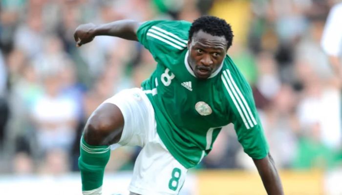 খেলতে খেলতে মাঠেই মারা গেলেন নাইজেরিয়ার সাবেক ফুটবলার