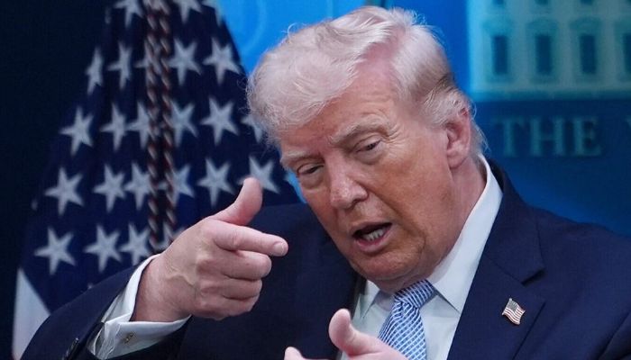 হরমুজ প্রণালিতে প্রবেশকারী বা বের হওয়া সব জাহাজ আটকানো হবে: ট্রাম্প