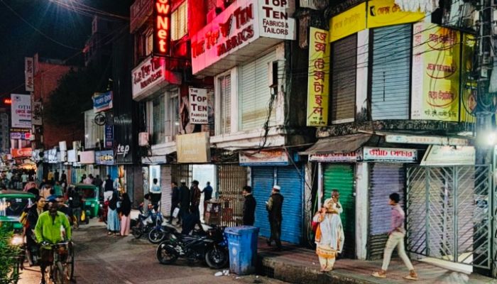 রাত ৮টার মধ্যে দোকান ও শপিংমল বন্ধের সিদ্ধান্ত