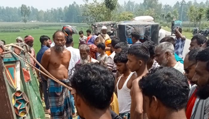 ফুলবাড়ীতে ইটবোঝাই ট্রলি উল্টে চালকের মৃত্যু