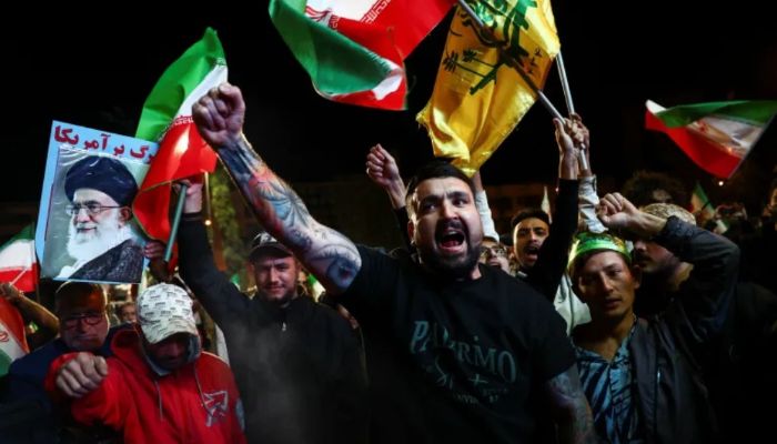 যুদ্ধবিরতি ঘোষণার খবরে ইরানীরা ক্ষুব্ধ