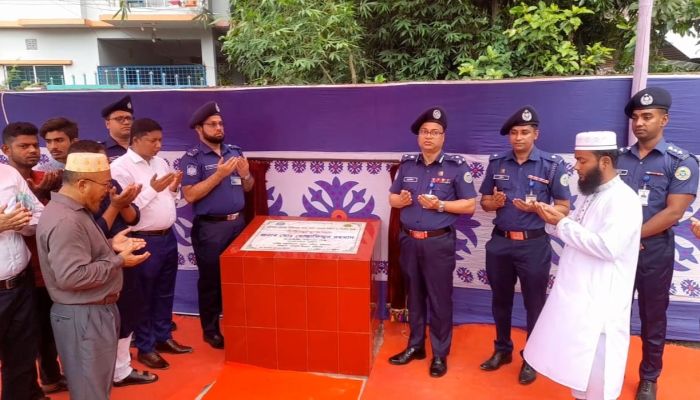উজিরপুর থানায় নতুন ভবনের ভিত্তিপ্রস্তর শুভ উদ্বোধন করেন বরিশাল রেঞ্জ ডিআইজি