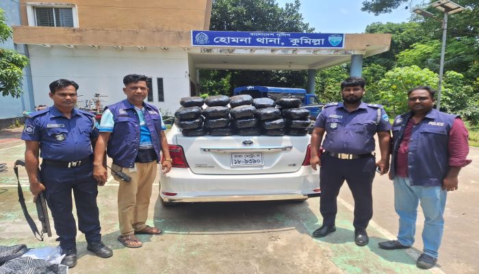 হোমনায় ৬০ কেজি গাঁজাসহ প্রাইভেটকার জব্দ, গাড়ির চালক পলাতক