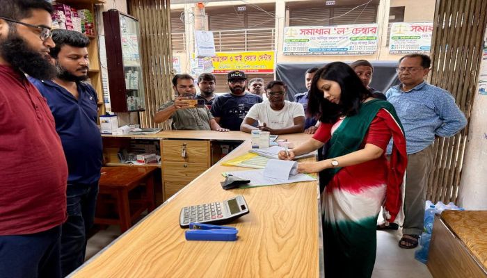 ফরিদপুরের মেয়াদ উত্তীর্ণ ঔষধ রাখার দায়ে ভ্রাম্যমান আদালতের জরিমান