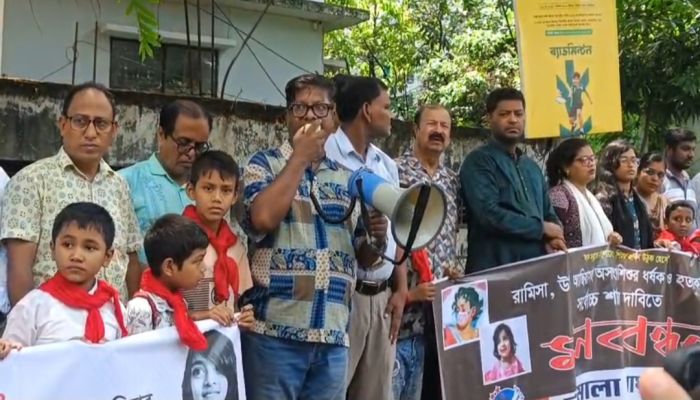 শিশু ধর্ষকদের ফাঁসির দাবিতে কক্সবাজারে মানববন্ধন
