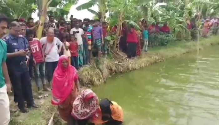 গুরুদাসপুরে পুকুরে মিলল ভাসমান নারীর লাশ