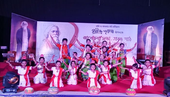 ফেনীতে বিশ্বকবি রবীন্দ্রনাথ ঠাকুরের ১৬৫ তম জন্মজয়ন্তী পালন