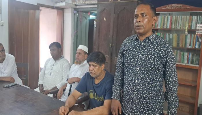 লোহাগড়ায় বৃদ্ধা রিজিয়া হত্যার রহস্য উদঘাটন হয় নাই দুই বছরেও  বিচারের আশায় দ্বারে দ্বারে ঘুরছে সন্তান রবিউল