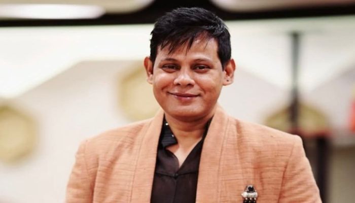 ফ্যাশনে আলো ছড়াচ্ছেন সময় খান