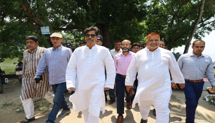 নাসিরনগরের মেদির হাওড় পরিদর্শন করলেন কৃষি ও মৎস্যমন্ত্রী, বন্যায় ক্ষতিগ্রস্ত কৃষকদের পাশে দাঁড়ানোর আশ্বাস