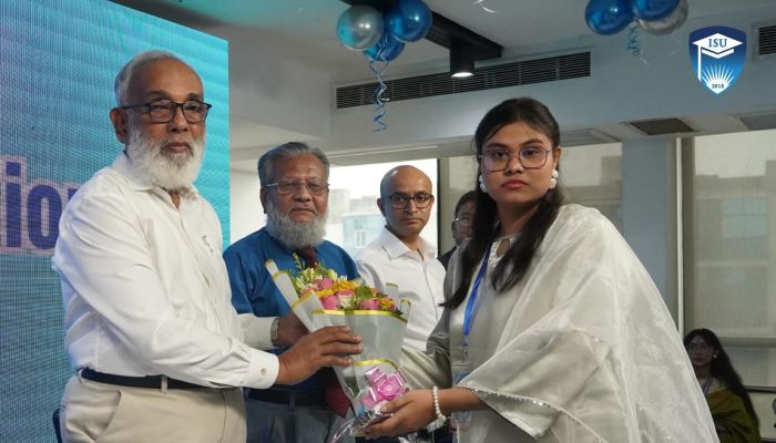 আইএসইউতে আনন্দঘন পরিবেশে অনুষ্ঠিত হলো নবীনবরণ