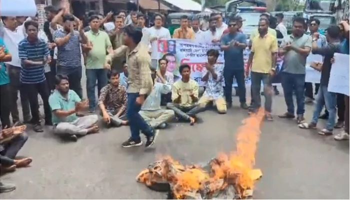 ছাত্রদলের নতুন কমিটি নিয়ে অভিযোগ; সড়কে অগ্নিসংযোগ ও অবরোধ 