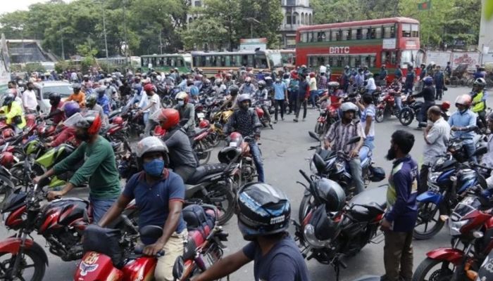 মোটরসাইকেলে সিসিভেদে বছরে যত টাকা কর দেওয়া লাগবে