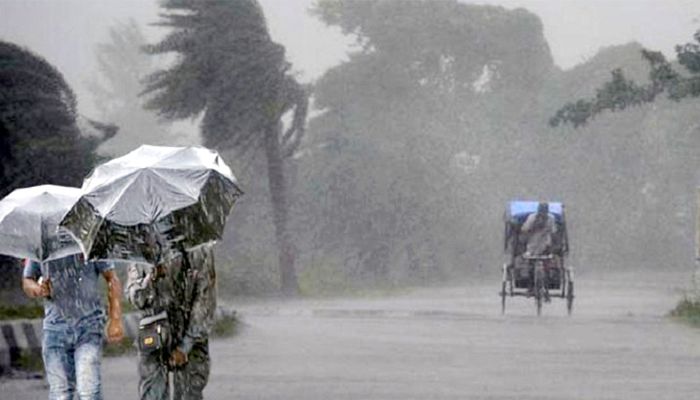 বঙ্গোপসাগরে লঘুচাপ, টানা ‘অতিভারি’ বৃষ্টির আভাস