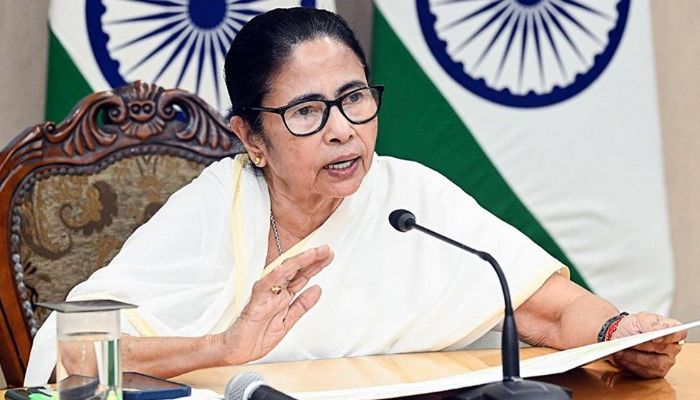 পদত্যাগ করতে নারাজ মমতা, না করলে কী হবে