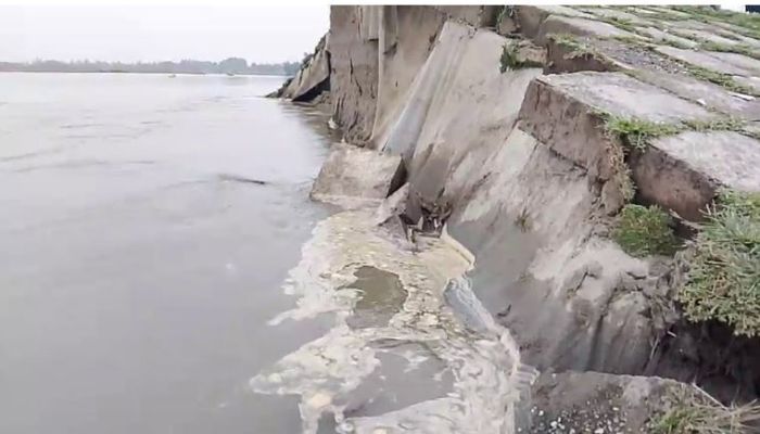 ১৪ লাখ টাকার পাইলিং ভেঙে চুরমার, তিস্তা সেতু রক্ষা বাঁধে ভাঙ্গন: হুমকিতে সেতু ও সড়ক