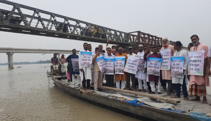 ভূরুঙ্গামারীর পাইকডাঙ্গাকে দুধকুমারের গ্রাস থেকে রক্ষার আকুতি, চরের মানুষের জন্য আলাদা মন্ত্রণালয়ের দাবি 