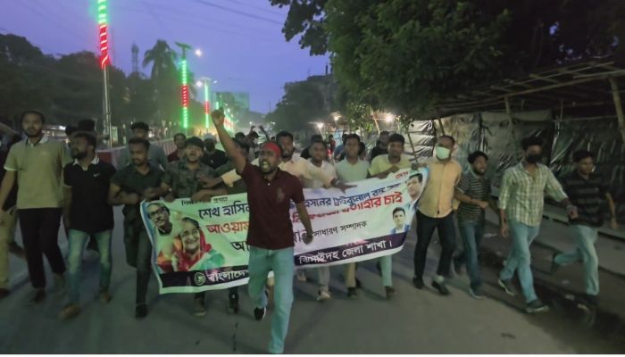 ঝিনাইদহে নিষিদ্ধ ছাত্রলীগের ঝটিকা মিছিল 