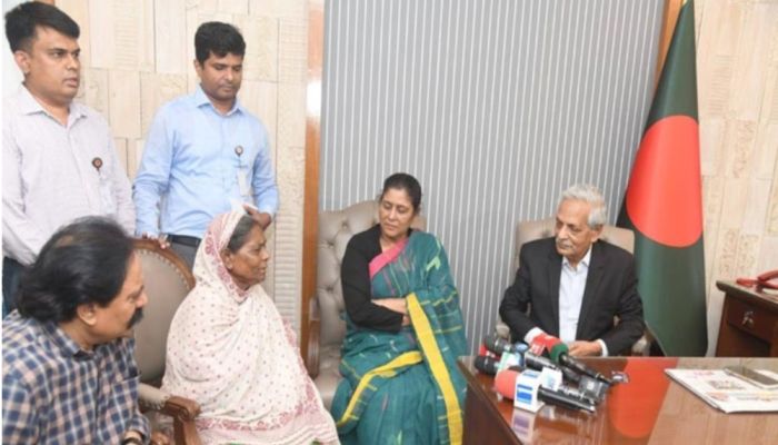 রাষ্ট্রীয় স্বীকৃতি পেলেন ফরিদপুরের ভাইরাল শিল্পী লাইলী বাউল