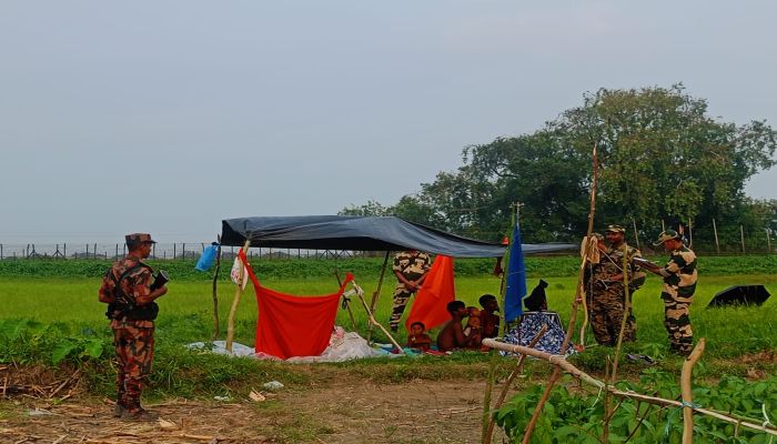 বিএসএফ'র পুশ-ইন চেষ্টার শিকার কুড়িগ্রামের রৌমারী সীমান্তের শুন্যরেখায় ৭ দিন ধরে আটকে আছে ৫ যুবক