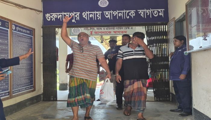 আদালতে প্রেরণের সময় ‘জয় বাংলা, জয় বঙ্গবন্ধু’ স্লোগান