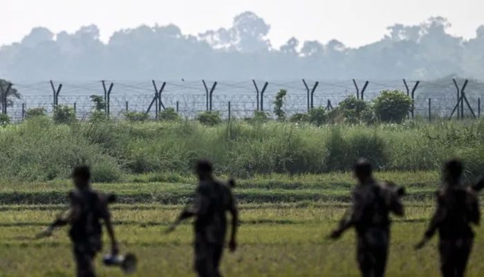 ভারত ও মিয়ানমার সীমান্তে কাঁটাতারের বেড়া কীভাবে দেওয়া হবে?