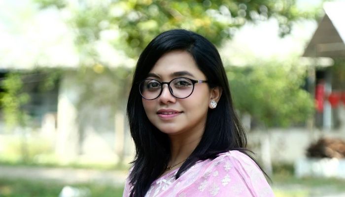 সংসদ থেকে উবার, সিএনজি ও ব্যাটারিচালিত রিকশায় ফেরার অভিজ্ঞতা শেয়ার করলেন এমপি মিতু